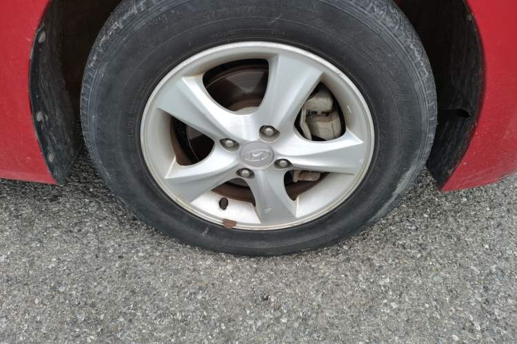 Used Hyundai Verna Ray 2014 1.4L Manual GLX Right Front Wheel Hub