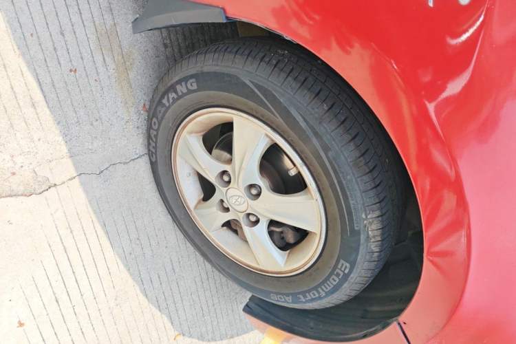 Used Hyundai Verna Ray 2014 1.4L Automatic GLX Right Front Wheel Hub