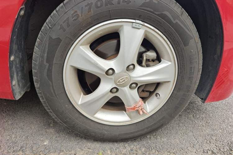 Used Hyundai Verna Ray 2014 1.4L Automatic GLX Right Front Wheel Hub