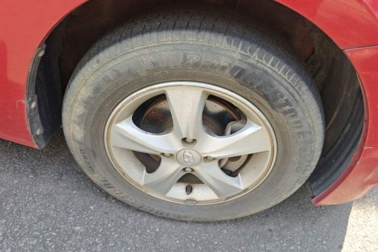 Used Hyundai Verna Ray 2014 1.4L Automatic GLX Right Front Wheel Hub