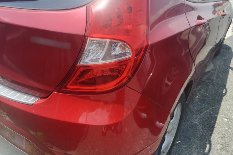 Used Hyundai Verna Ray 2014 1.4L Automatic GLX Right Rear Taillight