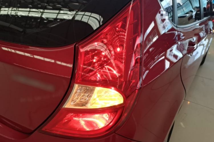 Used Hyundai Verna Ray 2014 1.4L Manual GLX Right Rear Taillight