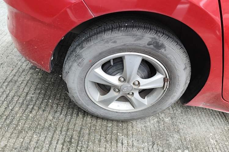 Used Hyundai Verna Ray 2014 1.4L Automatic GLX Right Rear Wheel Hub