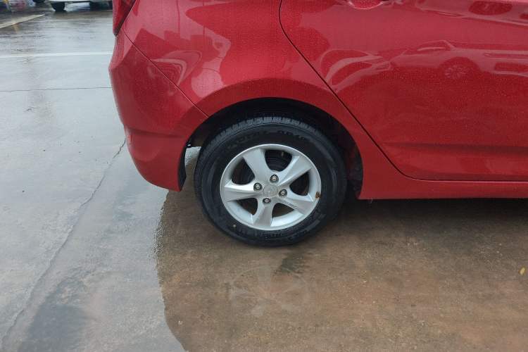 Used Hyundai Verna Ray 2014 1.4L Manual GLX Right Rear Wheel Hub