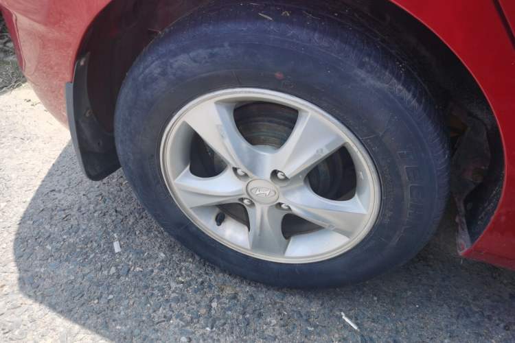 Used Hyundai Verna Ray 2014 1.4L Automatic GLX Right Rear Wheel Hub