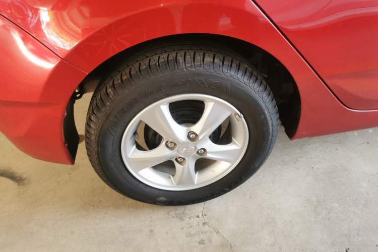 Used Hyundai Verna Ray 2014 1.4L Manual GLX Right Rear Wheel Hub