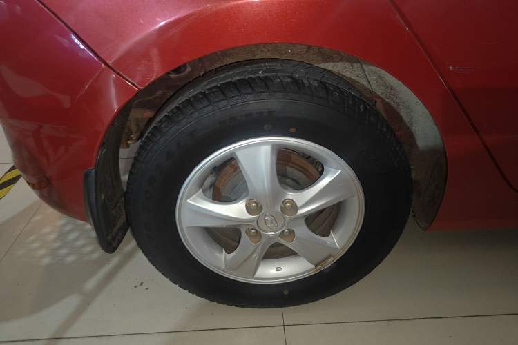 Used Hyundai Verna Ray 2014 1.4L Automatic GLX Right Rear Wheel Hub