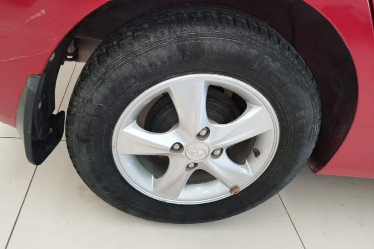 Used Hyundai Verna Ray 2014 1.4L Manual GLX Right Rear Wheel Hub