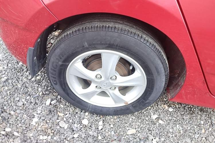 Used Hyundai Verna Ray 2014 1.4L Automatic GLX Right Rear Wheel Hub