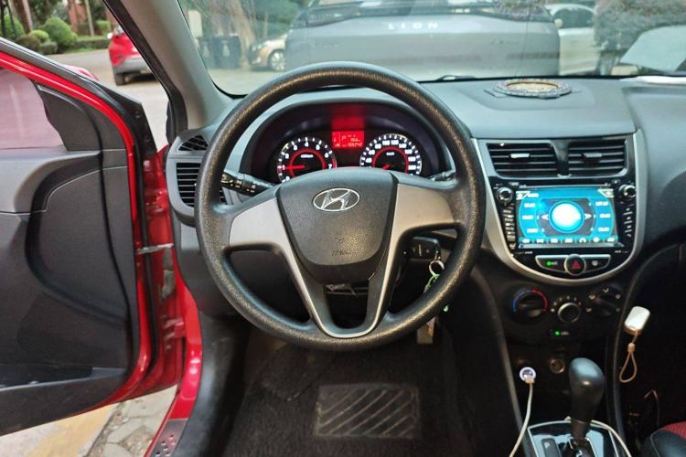 Used Hyundai Verna Ray 2014 1.4L Automatic GLX Steering Wheel