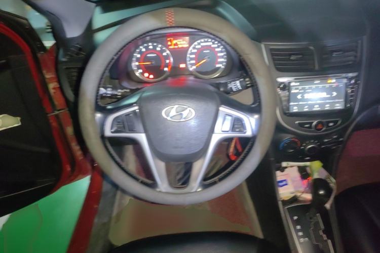 Used Hyundai Verna Ray 2014 1.4L Automatic GLX Steering Wheel