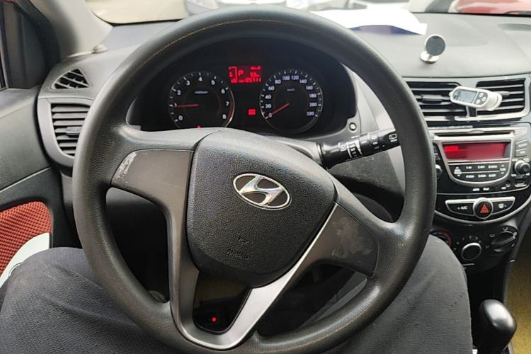 Used Hyundai Verna Ray 2014 1.4L Automatic GLX Steering Wheel