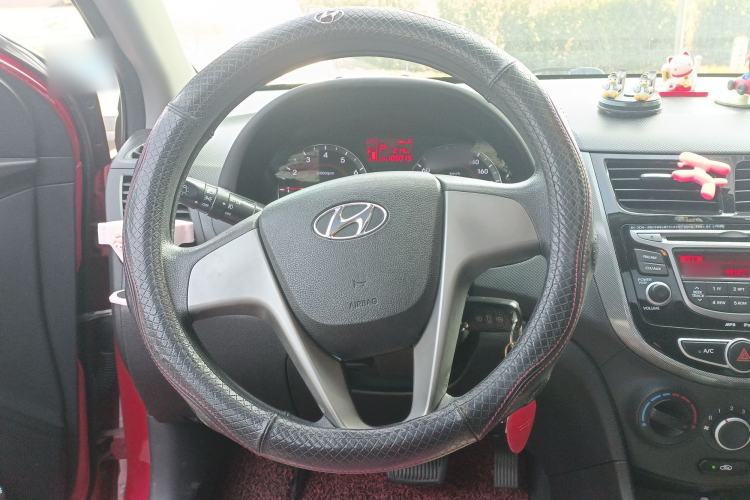 Used Hyundai Verna Ray 2014 1.4L Automatic GLX Steering Wheel