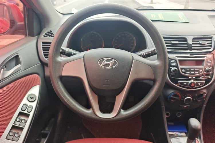 Used Hyundai Verna Ray 2014 1.4L Automatic GLX Steering Wheel