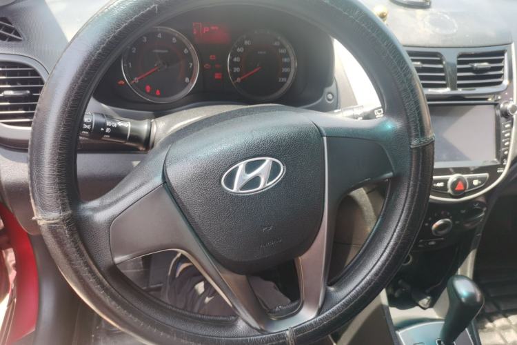 Used Hyundai Verna Ray 2014 1.4L Automatic GLX Steering Wheel