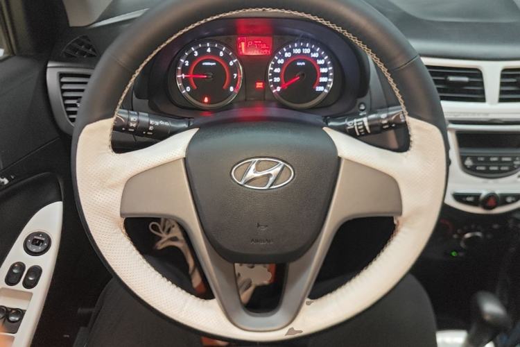 Used Hyundai Verna Ray 2014 1.4L Automatic GLX Steering Wheel