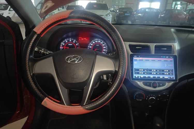 Used Hyundai Verna Ray 2014 1.4L Automatic GLX Steering Wheel