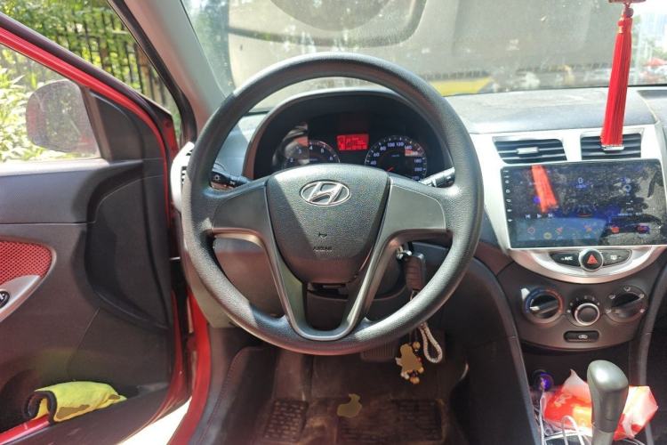 Used Hyundai Verna Ray 2014 1.4L Automatic GLX Steering Wheel