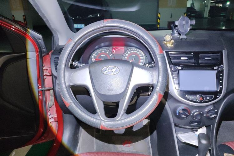 Used Hyundai Verna Ray 2014 1.4L Automatic GLX Steering Wheel