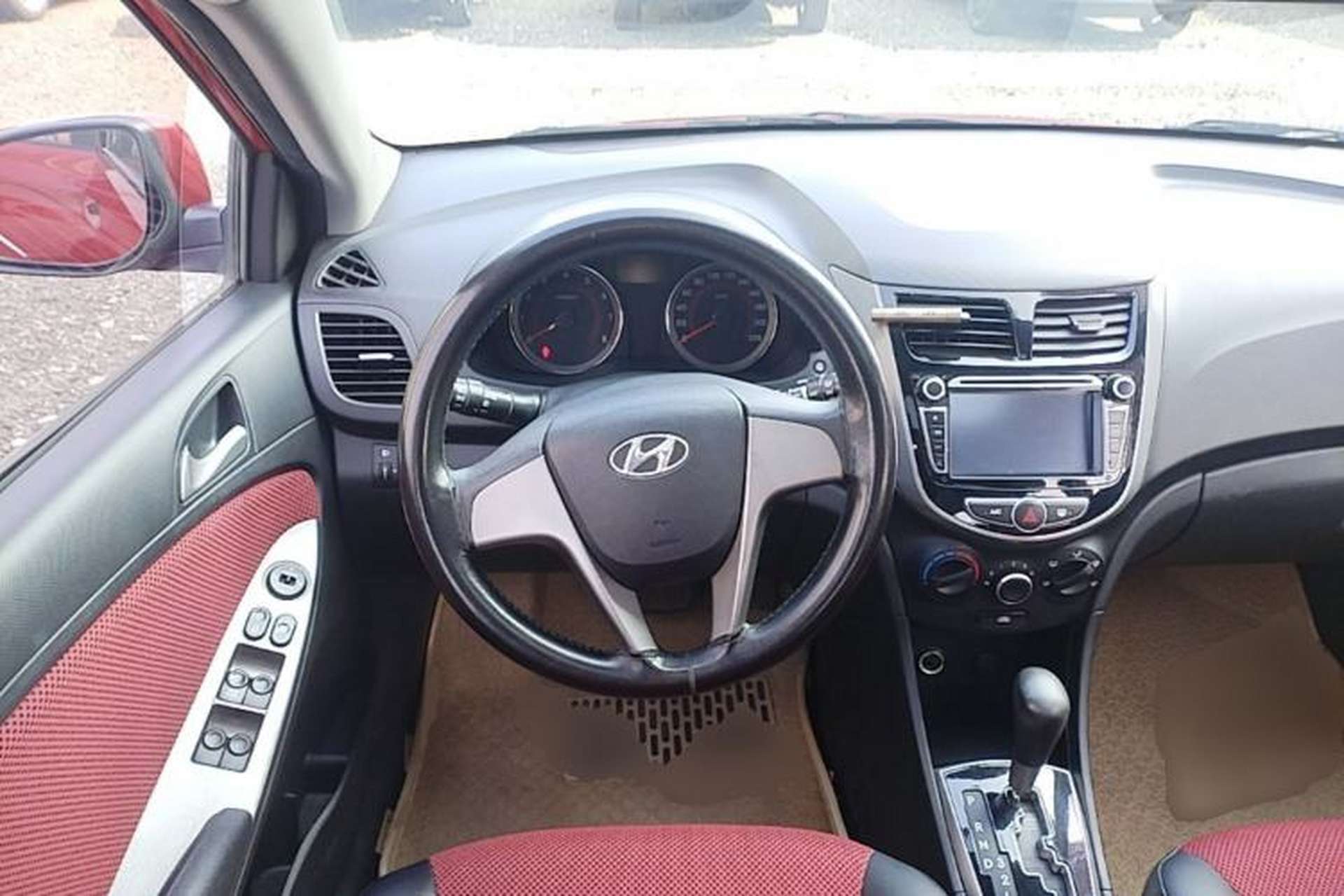 Used Hyundai Verna Ray 2014 1.4L Automatic GLX Steering Wheel