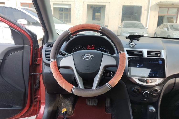 Used Hyundai Verna Ray 2014 1.4L Automatic GLX Steering Wheel