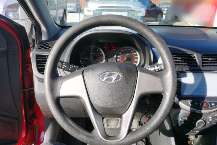 Used Hyundai Verna Ray 2014 1.4L Automatic GLX Steering Wheel