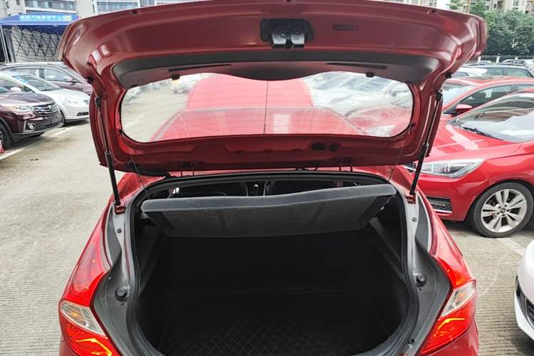 Used Hyundai Verna Ray 2014 1.4L Automatic GLX Trunk