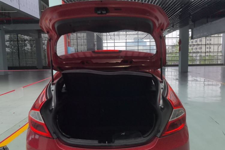 Used Hyundai Verna Ray 2014 1.6L Automatic TOP Trunk