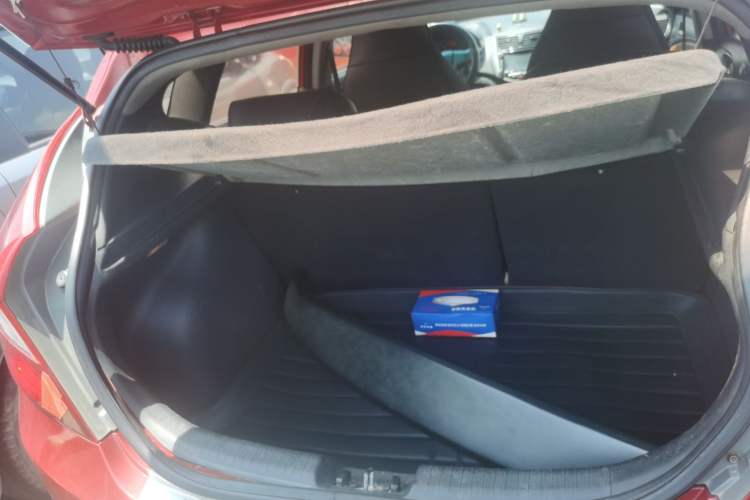 Used Hyundai Verna Ray 2014 1.4L Automatic GLX Trunk