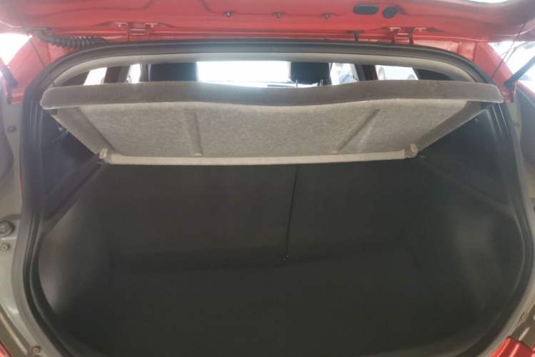 Used Hyundai Verna Ray 2014 1.4L Manual GLX Trunk