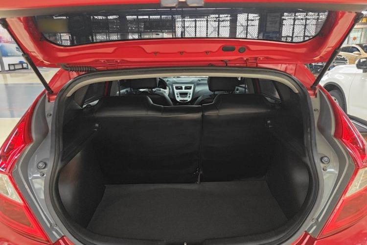 Used Hyundai Verna Ray 2014 1.4L Automatic GLX Trunk