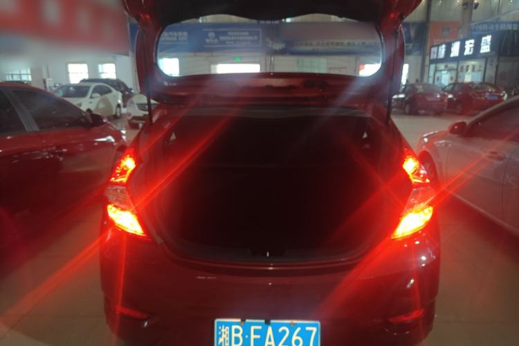 Used Hyundai Verna Ray 2014 1.4L Automatic GLX Trunk