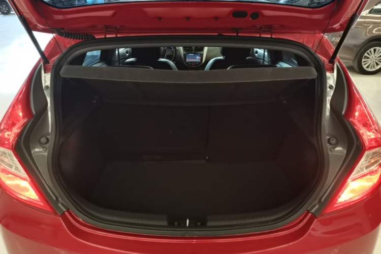 Used Hyundai Verna Ray 2014 1.4L Manual GLX Trunk