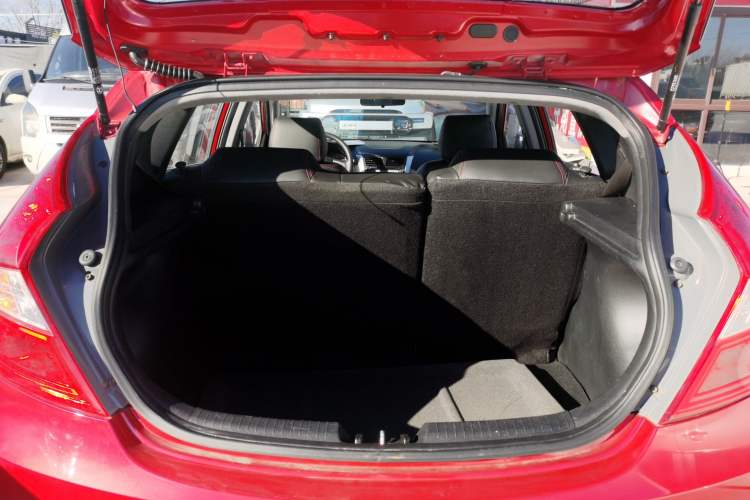 Used Hyundai Verna Ray 2014 1.4L Automatic GLX Trunk