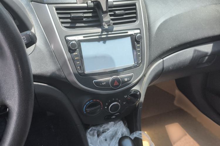 Used Hyundai Verna Ray 2014 1.4L Automatic GLX Audio And AC Panel