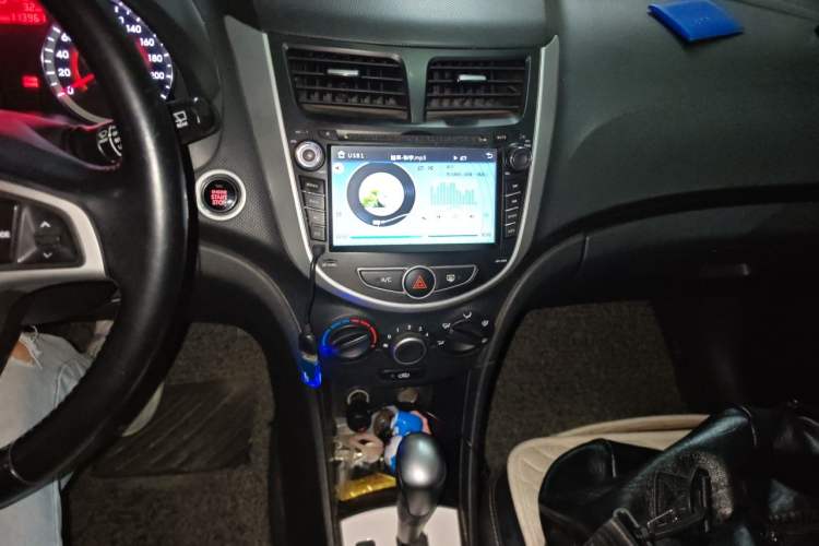Used Hyundai Verna Ray 2014 1.6L Automatic TOP Audio And AC Panel