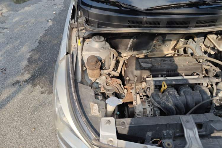 Used Hyundai Verna Ray 2014 1.4L Manual GLX Engine Bay Right