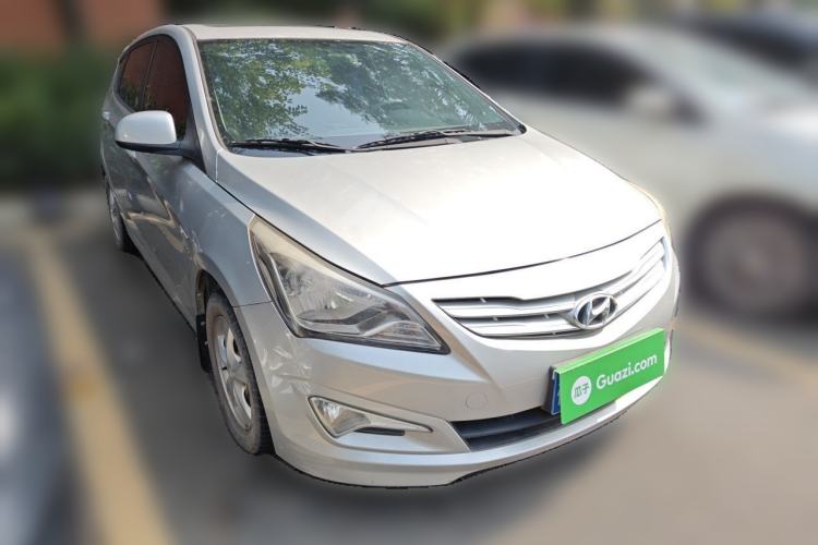 Used Hyundai Verna Ray 2014 1.4L Manual GLX Front Right 45 Deg