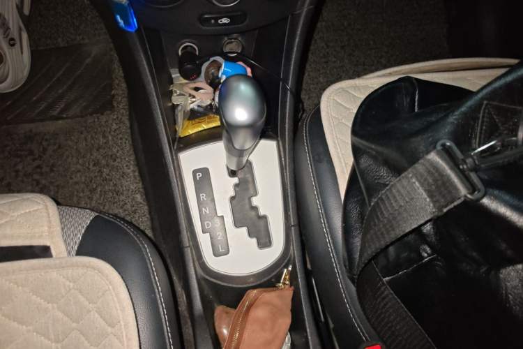 Used Hyundai Verna Ray 2014 1.6L Automatic TOP Gear Lever