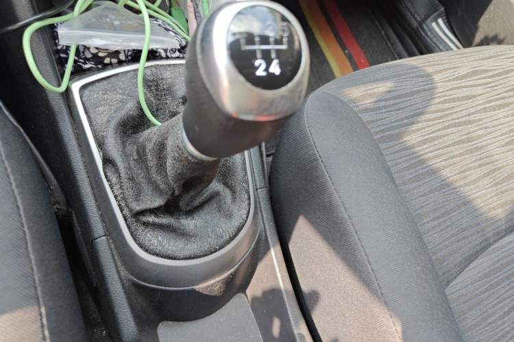 Used Hyundai Verna Ray 2014 1.4L Manual GLX Gear Lever