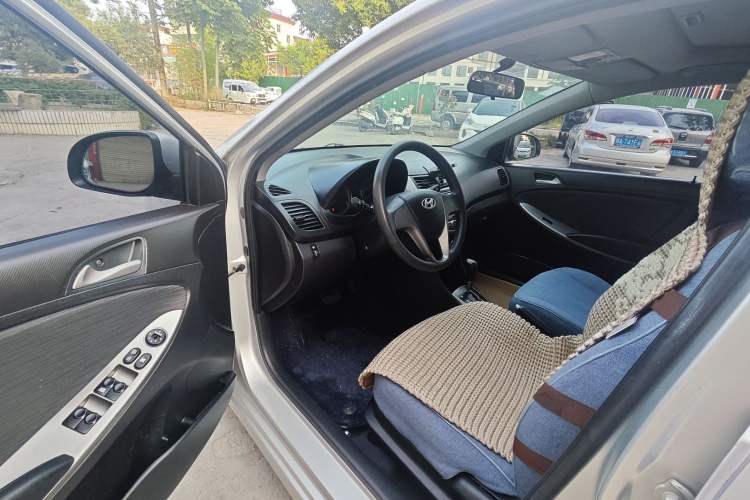 Used Hyundai Verna Ray 2014 1.4L Automatic GLX Interior 1
