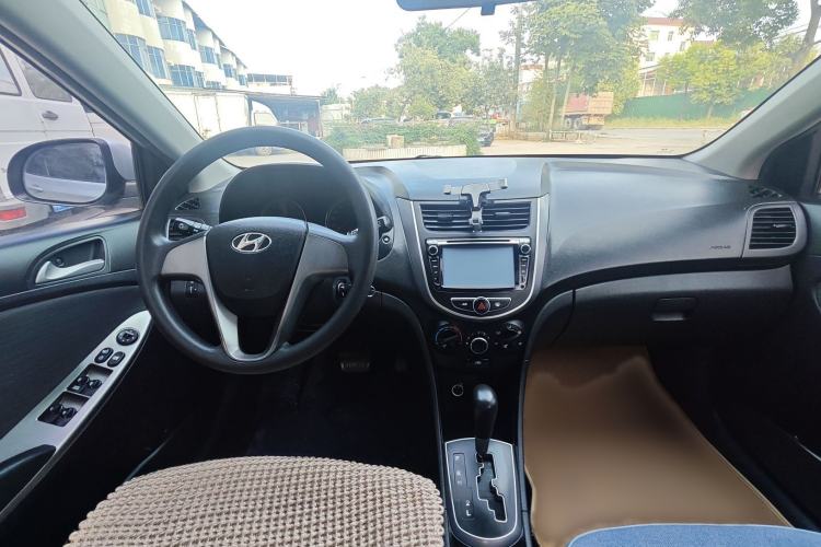 Used Hyundai Verna Ray 2014 1.4L Automatic GLX Interior 2