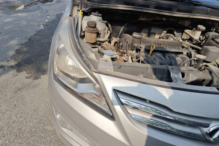 Used Hyundai Verna Ray 2014 1.4L Manual GLX Right Front Headlight