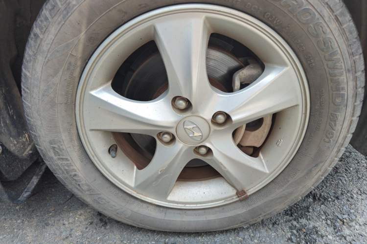 Used Hyundai Verna Ray 2014 1.4L Manual GLX Right Front Wheel Hub