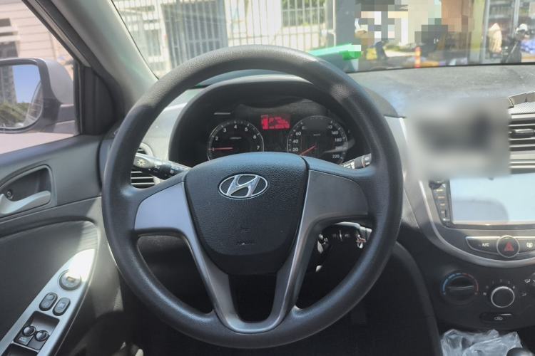 Used Hyundai Verna Ray 2014 1.4L Automatic GLX Steering Wheel