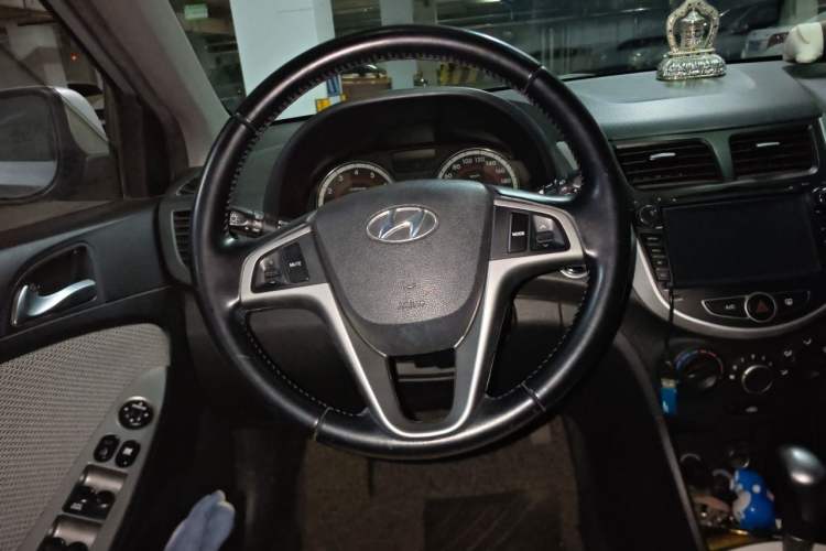 Used Hyundai Verna Ray 2014 1.6L Automatic TOP Steering Wheel
