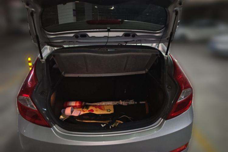 Used Hyundai Verna Ray 2014 1.6L Automatic TOP Trunk