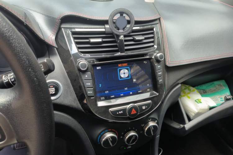 Used Hyundai Verna Ray 2014 1.6L Automatic TOP Audio And AC Panel