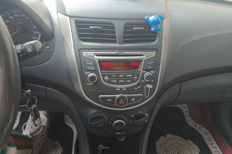 Used Hyundai Verna Ray 2014 1.4L Automatic GLX Audio And AC Panel