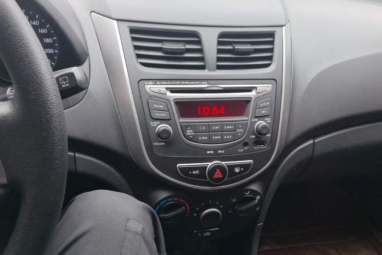 Used Hyundai Verna Ray 2014 1.4L Manual GLX Audio And AC Panel